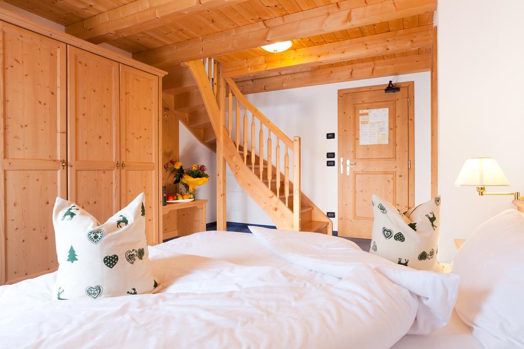 Nature Wellness Hotel Renato Vigo di Fassa Rum bild