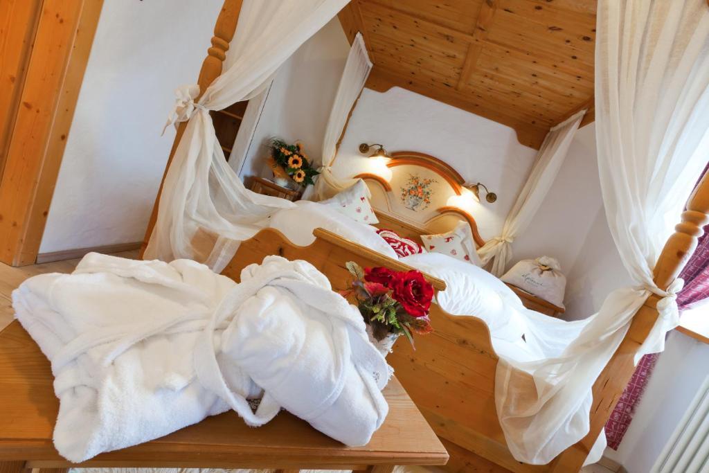 Nature Wellness Hotel Renato Vigo di Fassa Rum bild