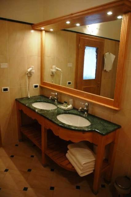 Nature Wellness Hotel Renato Vigo di Fassa Exteriör bild